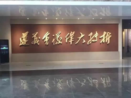 邵伟华在国内外考察了不少城镇和农村，以上实例说明，只要大方向